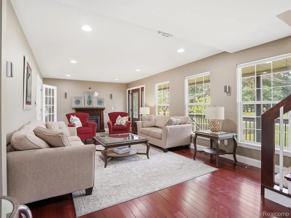 5556 Ormond Road White Lake Charter Township MI 48383