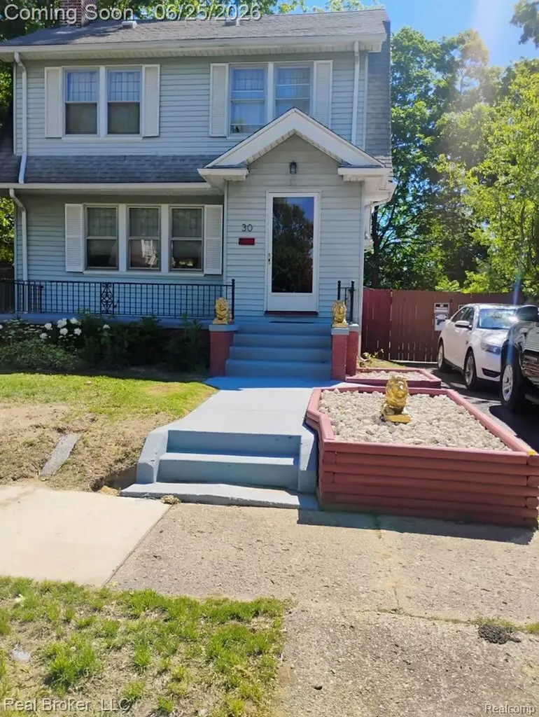 30 Dakota Street Pontiac City MI 48341
