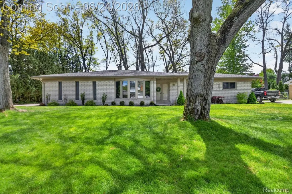 6646 Yarborough Drive Shelby Charter Township MI 48316