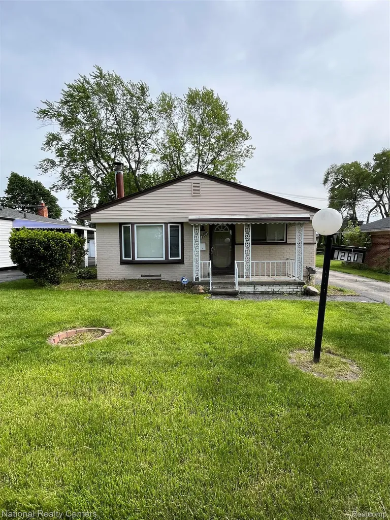 1260 Maurer Avenue Pontiac City MI 48342