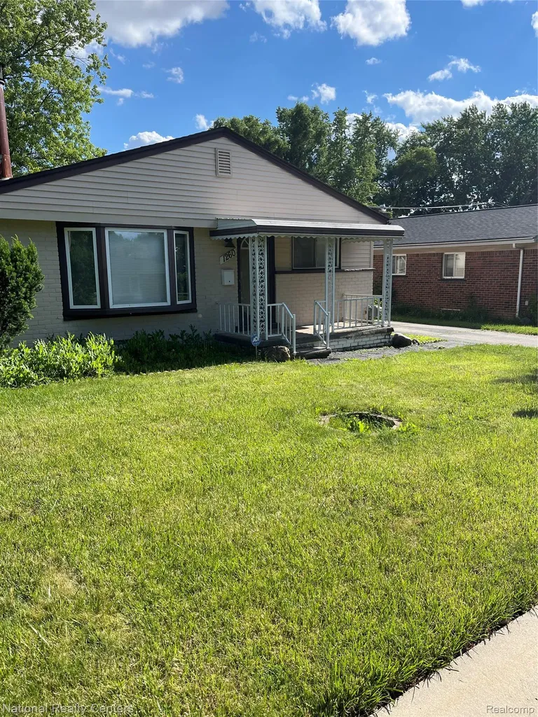 1260 Maurer Avenue Pontiac City MI 48342