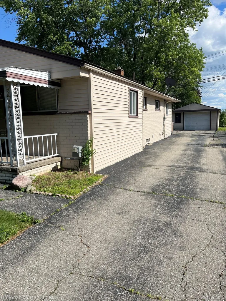 1260 Maurer Avenue Pontiac City MI 48342