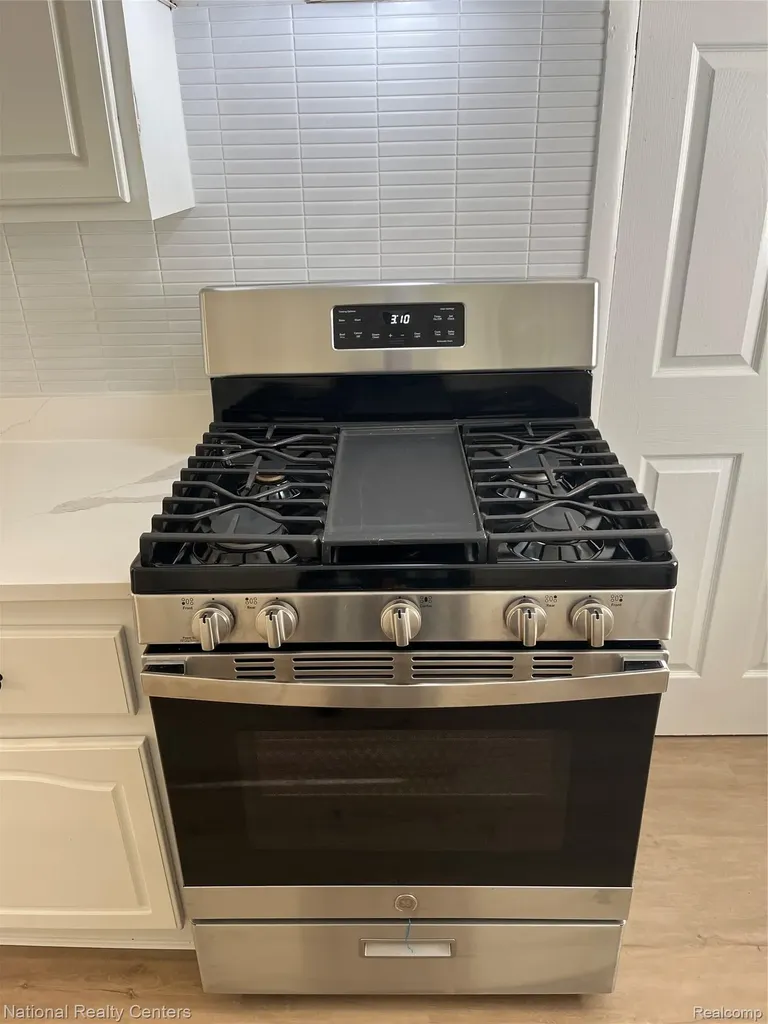 1260 Maurer Avenue Pontiac City MI 48342