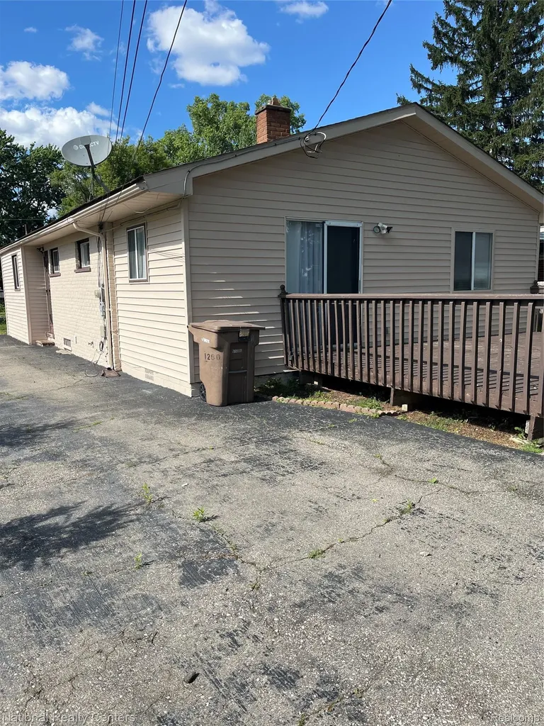 1260 Maurer Avenue Pontiac City MI 48342