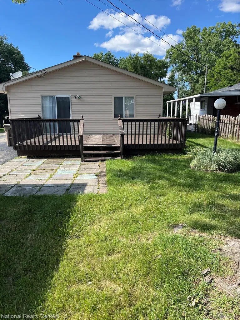 1260 Maurer Avenue Pontiac City MI 48342