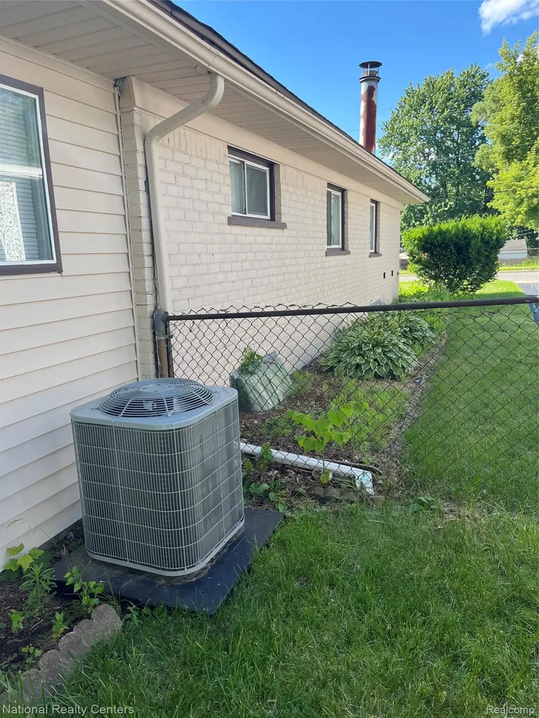 1260 Maurer Avenue Pontiac City MI 48342