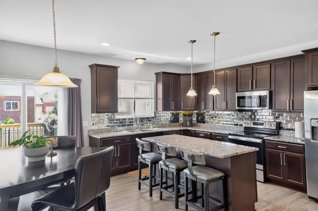 5168 Bradmore Lane Warren City MI 48092