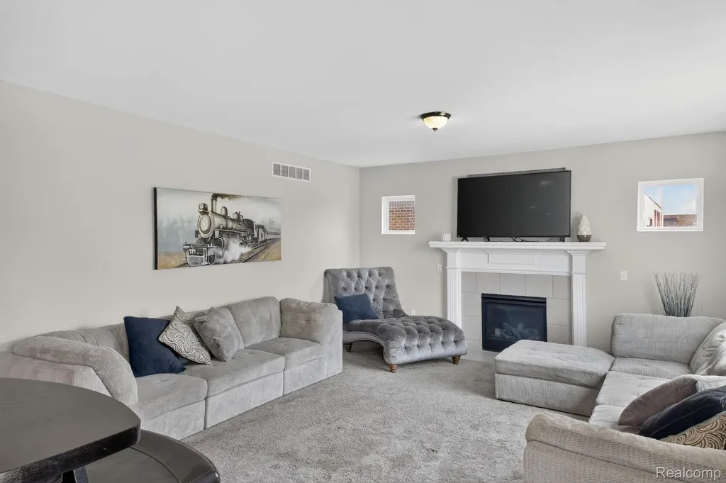 5168 Bradmore Lane Warren City MI 48092