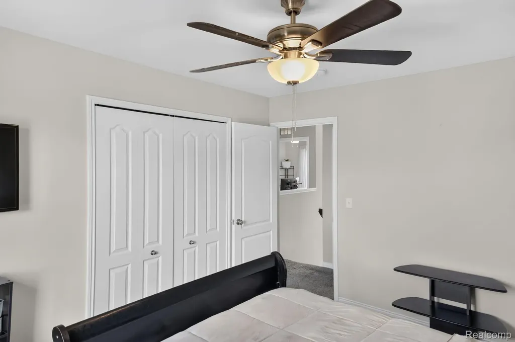 5168 Bradmore Lane Warren City MI 48092