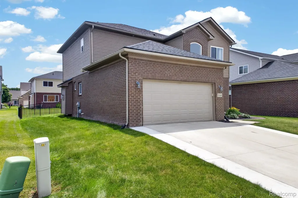 5168 Bradmore Lane Warren City MI 48092