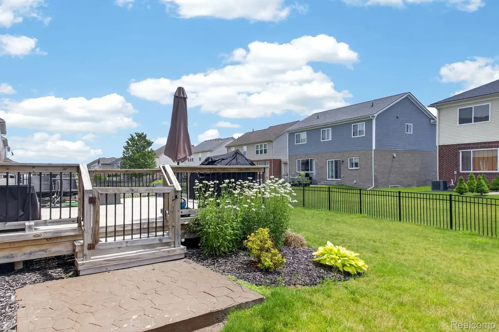 5168 Bradmore Lane Warren City MI 48092