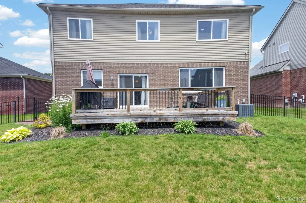 5168 Bradmore Lane Warren City MI 48092