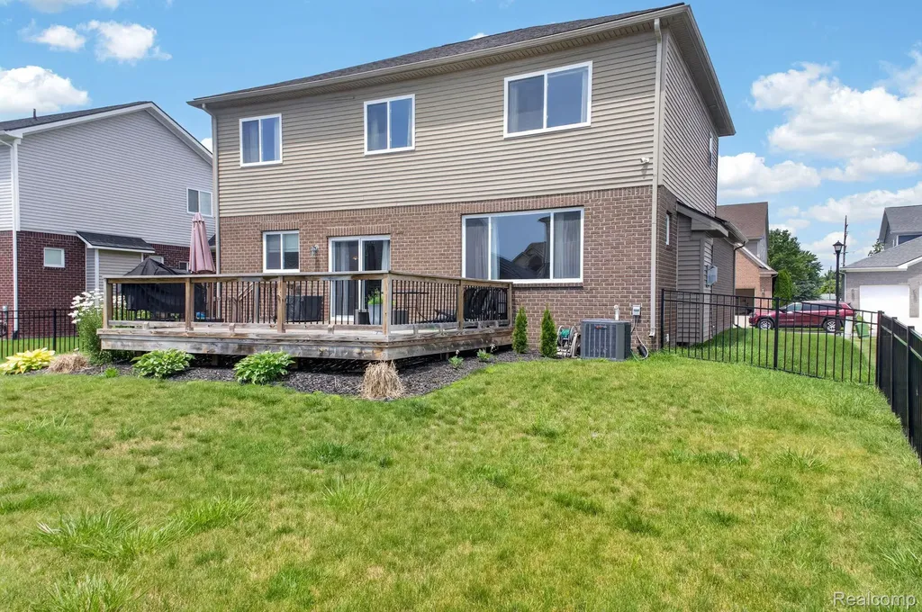 5168 Bradmore Lane Warren City MI 48092