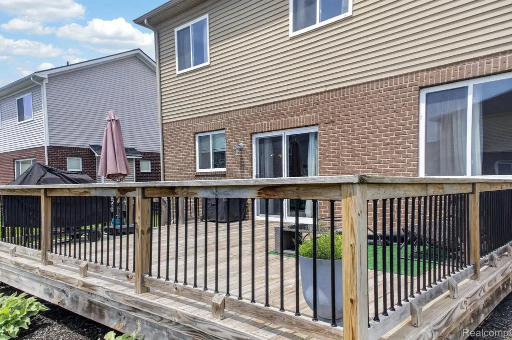 5168 Bradmore Lane Warren City MI 48092