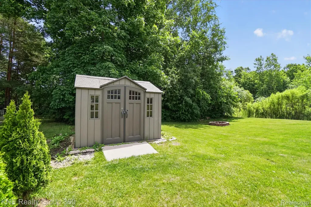 7067 Glenmeadow Court Grand Blanc Charter Township MI 48439