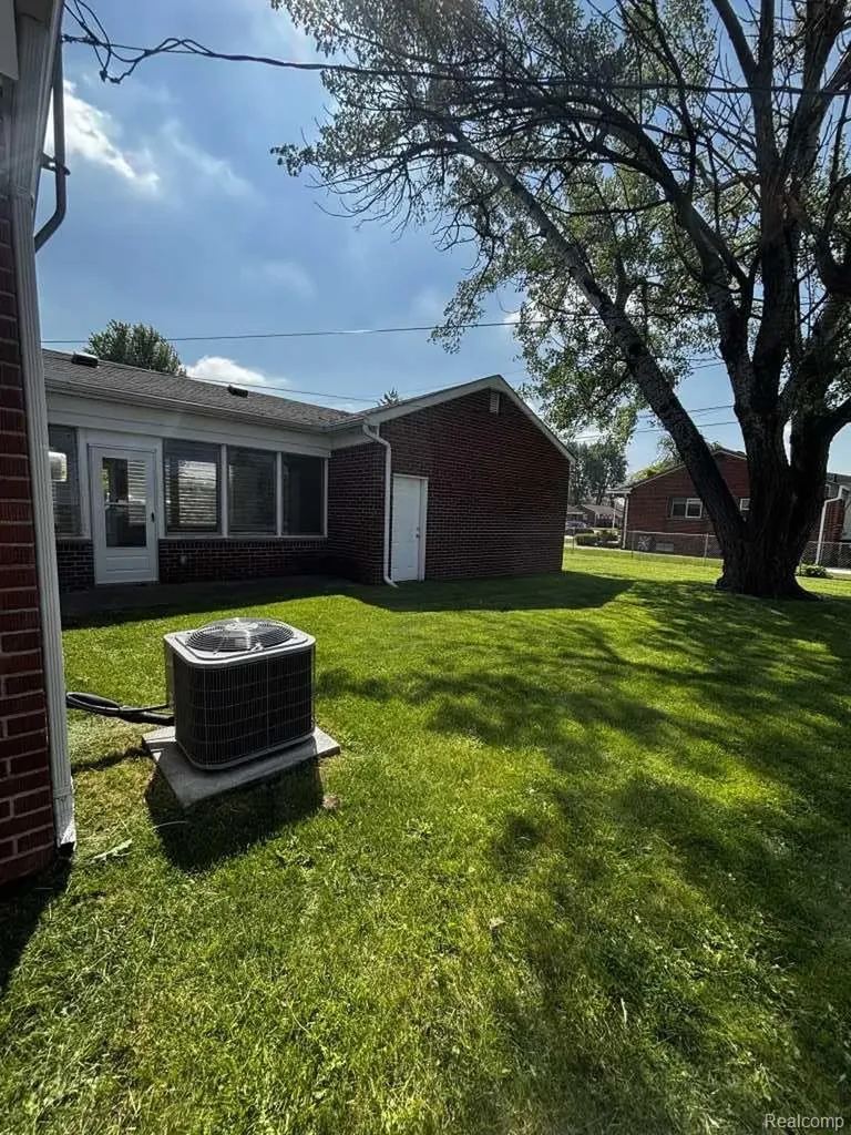 28739 Grandon Street Livonia City MI 48150