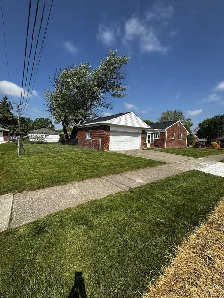 28739 Grandon Street Livonia City MI 48150