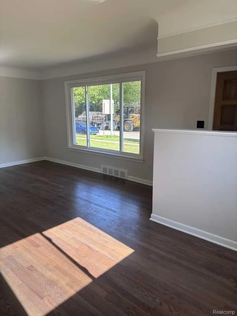 28739 Grandon Street Livonia City MI 48150
