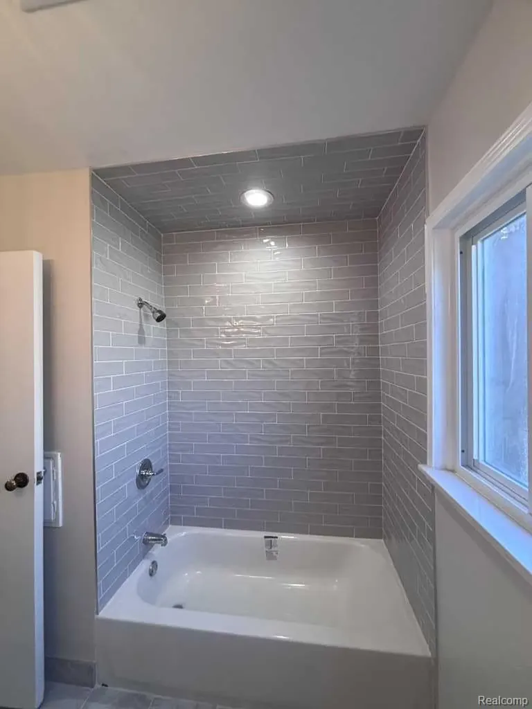 28739 Grandon Street Livonia City MI 48150