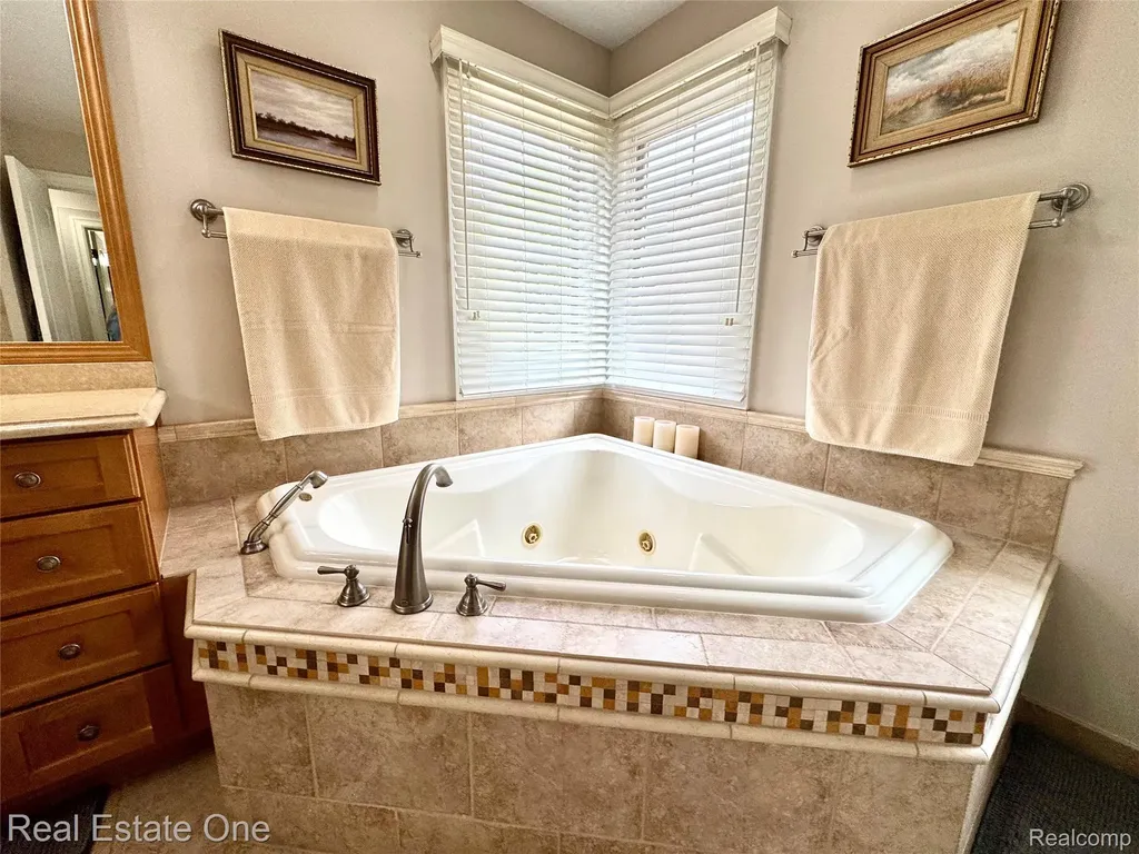 306 Woodward Avenue Rochester City MI 48307