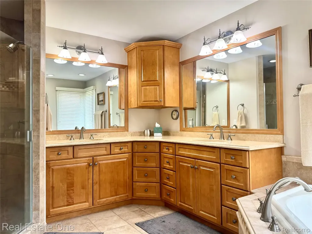 306 Woodward Avenue Rochester City MI 48307