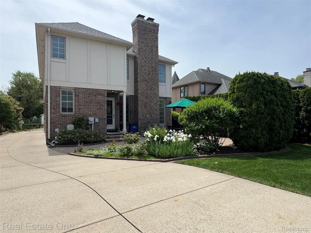 306 Woodward Avenue Rochester City MI 48307