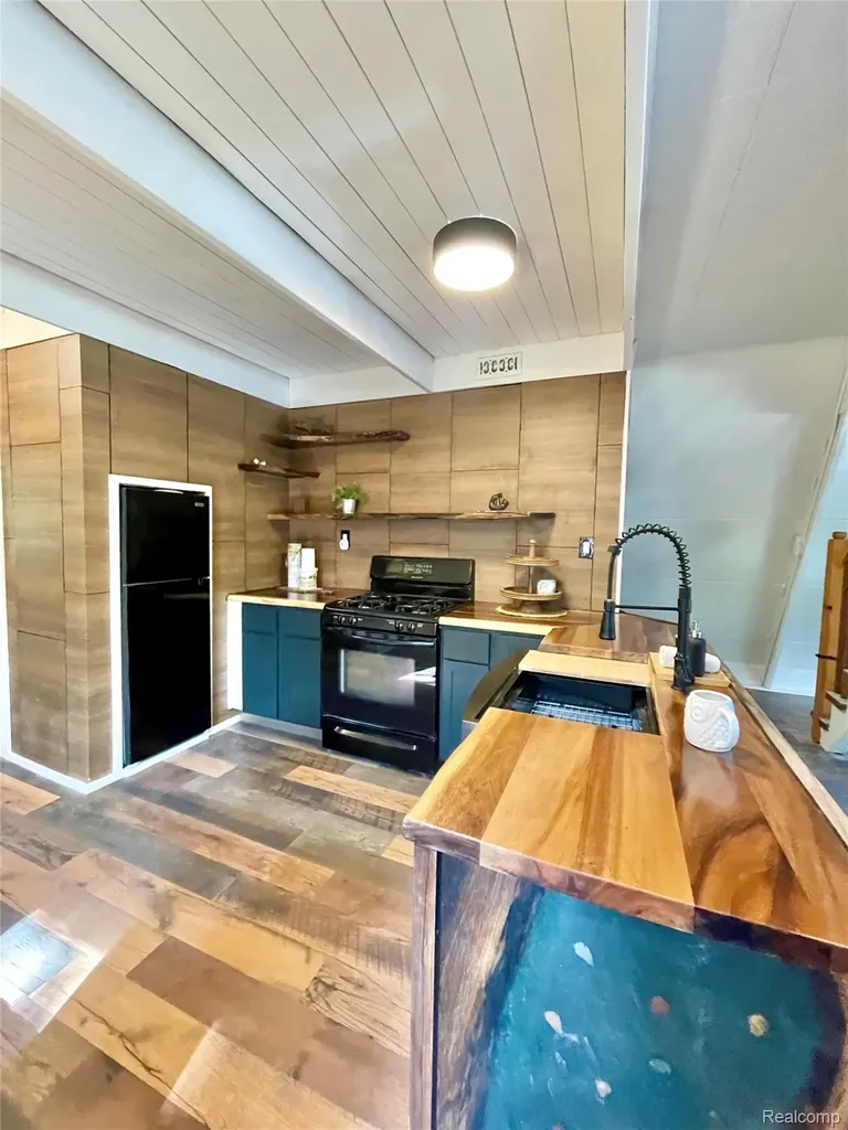 6822 Arapahoe Trail Hayes Township MI 49735