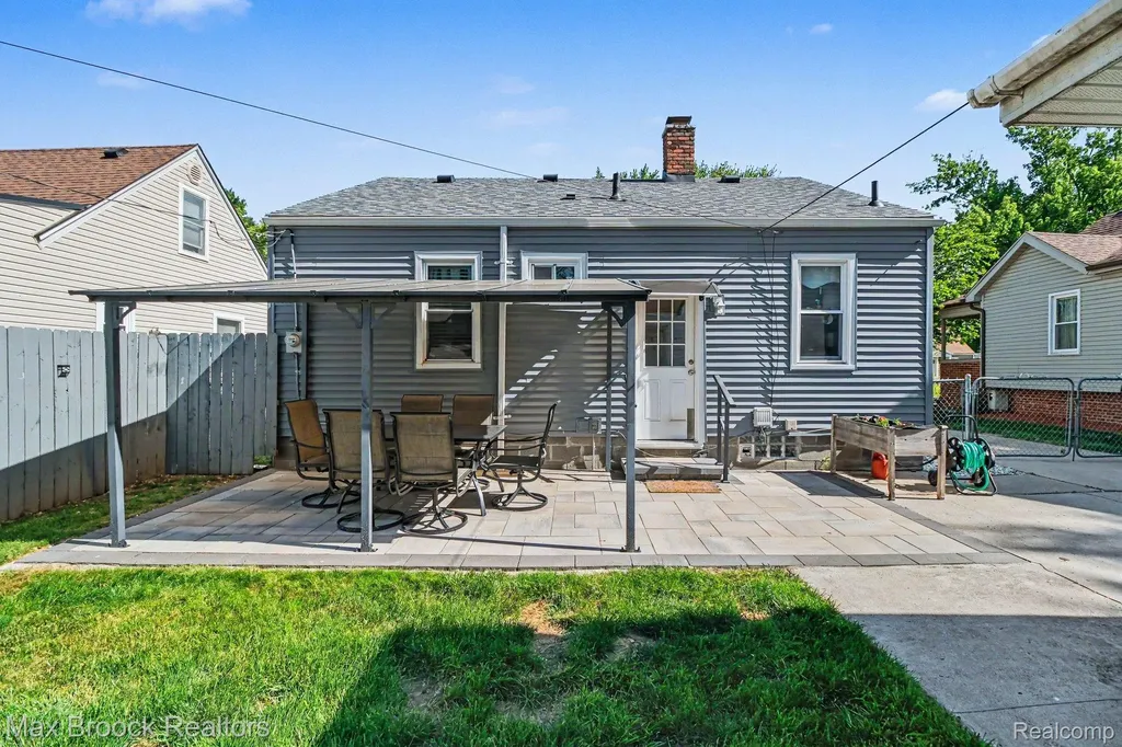 1022 Whitcomb Avenue Royal Oak City MI 48073