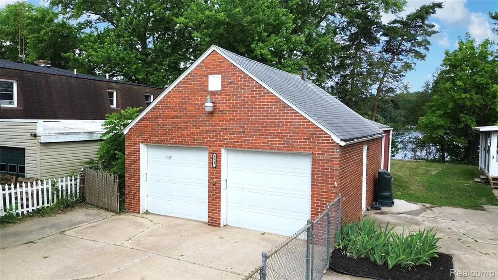 4047 Mitchell Drive Genesee Charter Township MI 48506