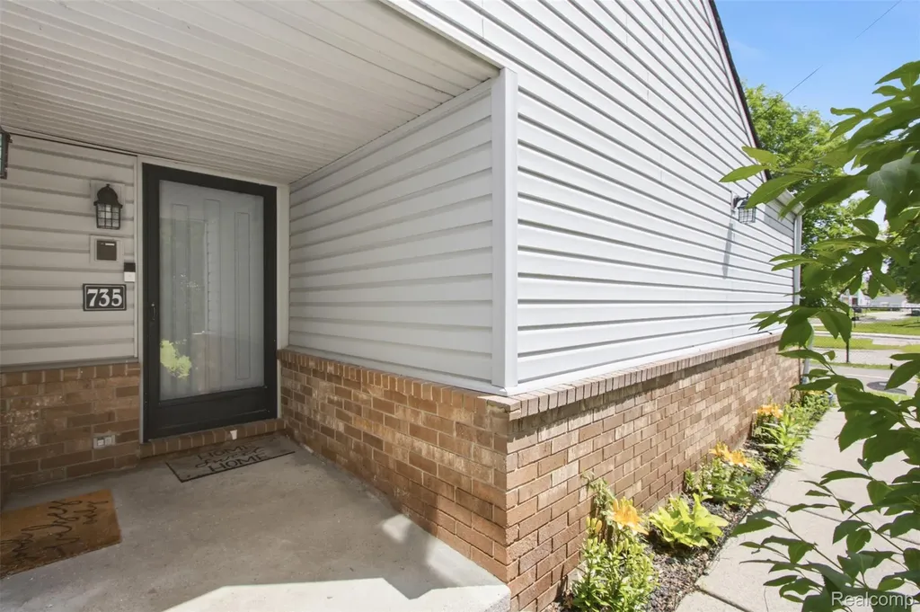 735 Claire Pointe Circle St. Clair Shores City MI 48081