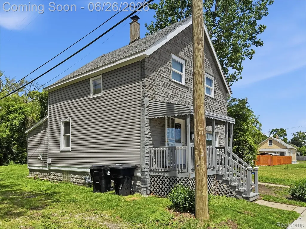 9325 E Warren Avenue Detroit City MI 48214
