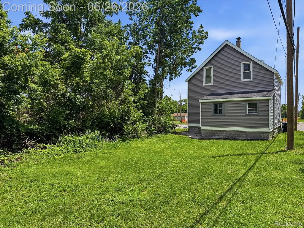9325 E Warren Avenue Detroit City MI 48214