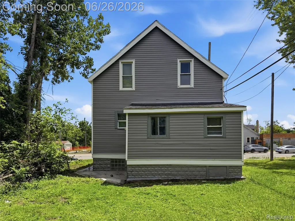 9325 E Warren Avenue Detroit City MI 48214