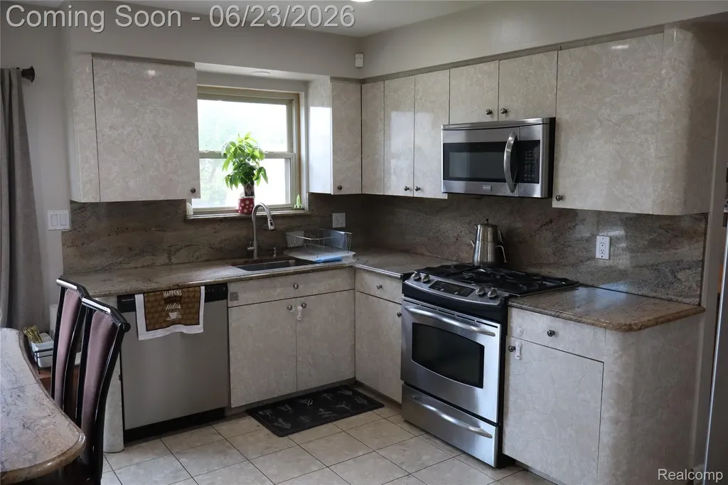 39552 Forbes Drive Sterling Heights City MI 48310