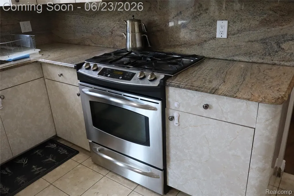 39552 Forbes Drive Sterling Heights City MI 48310