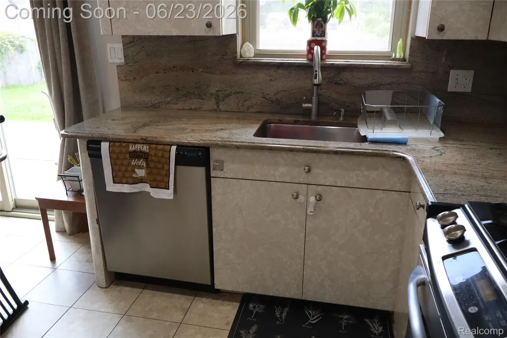 39552 Forbes Drive Sterling Heights City MI 48310
