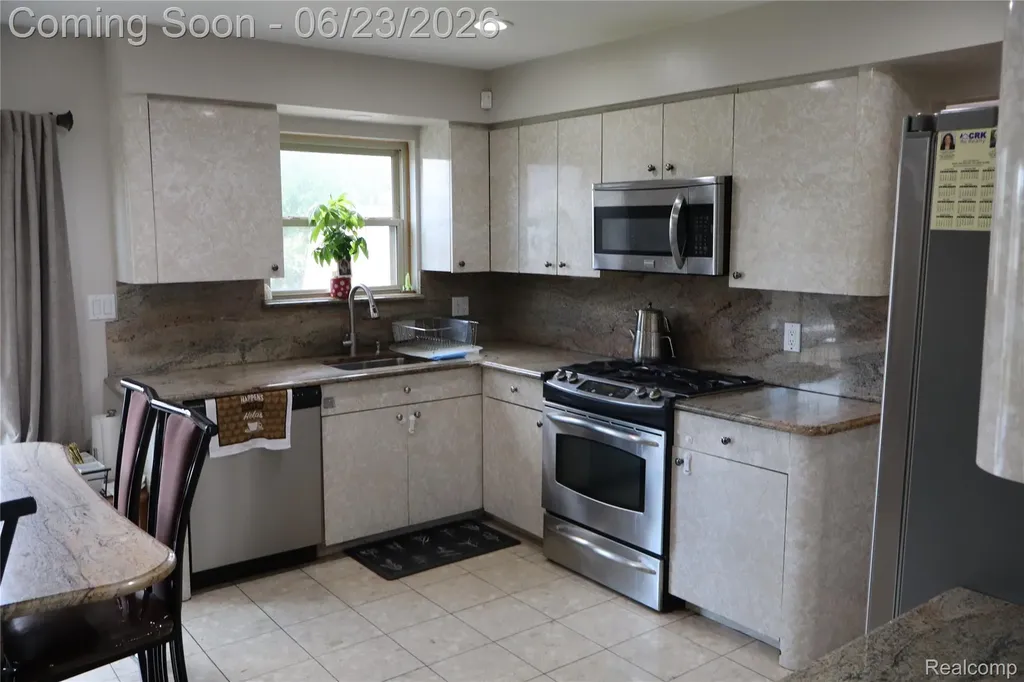 39552 Forbes Drive Sterling Heights City MI 48310