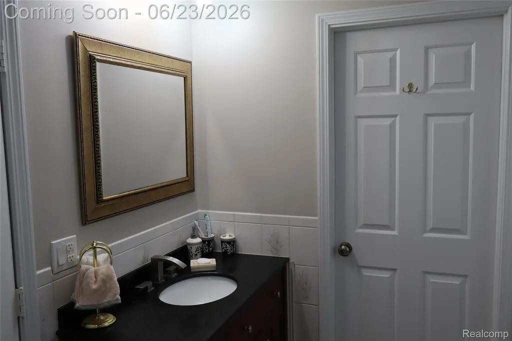 39552 Forbes Drive Sterling Heights City MI 48310