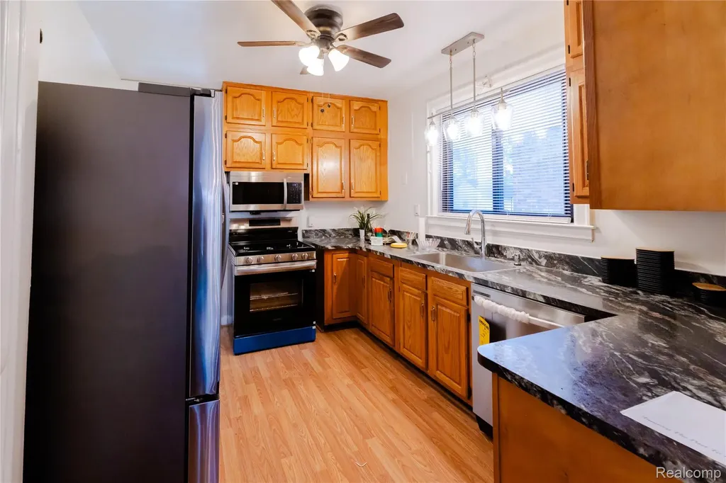 18215 Birchcrest Drive S Detroit City MI 48221