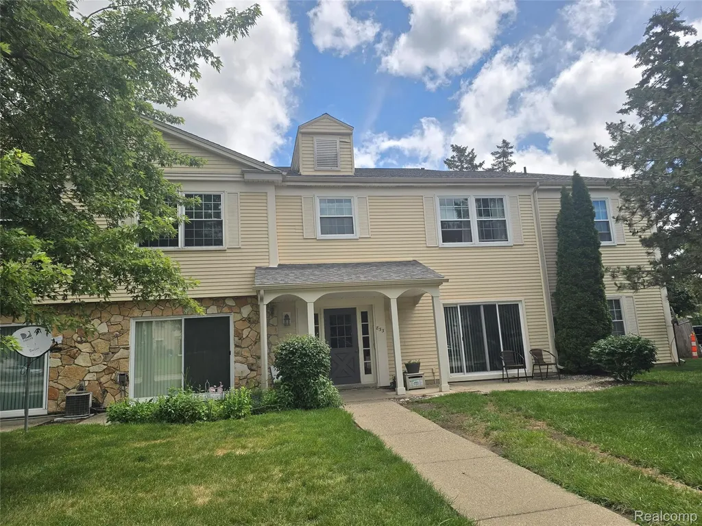 833 Bloomfield Village Boulevard Auburn Hills City MI 48326