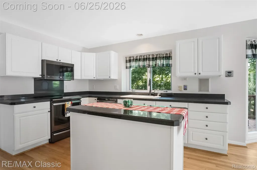 7439 Millwood West Bloomfield Charter Township MI 48322