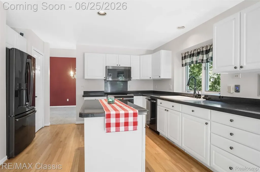 7439 Millwood West Bloomfield Charter Township MI 48322