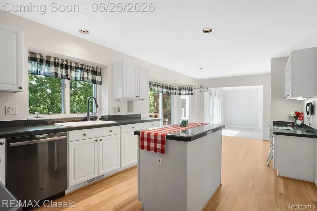 7439 Millwood West Bloomfield Charter Township MI 48322