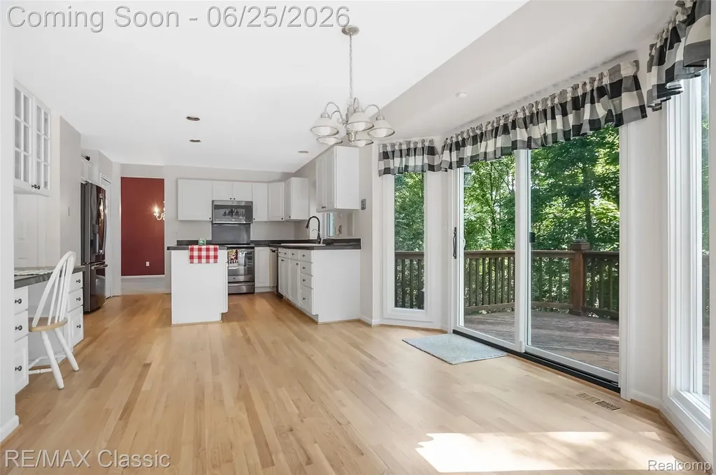 7439 Millwood West Bloomfield Charter Township MI 48322