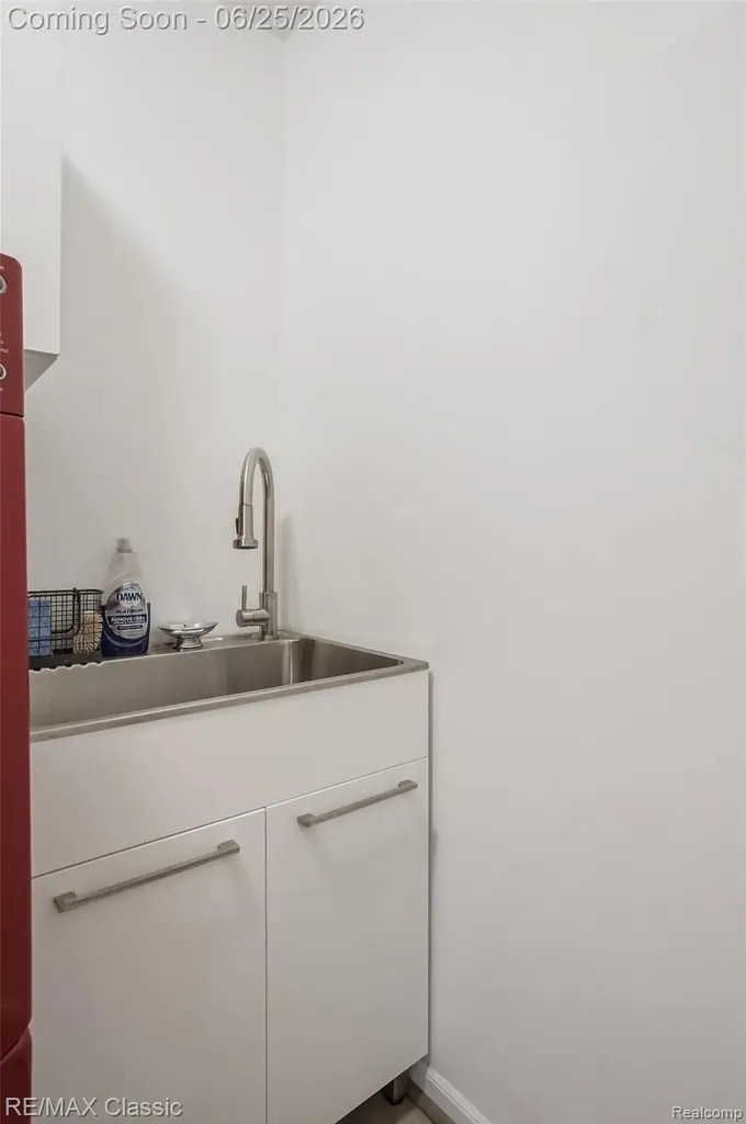7439 Millwood West Bloomfield Charter Township MI 48322