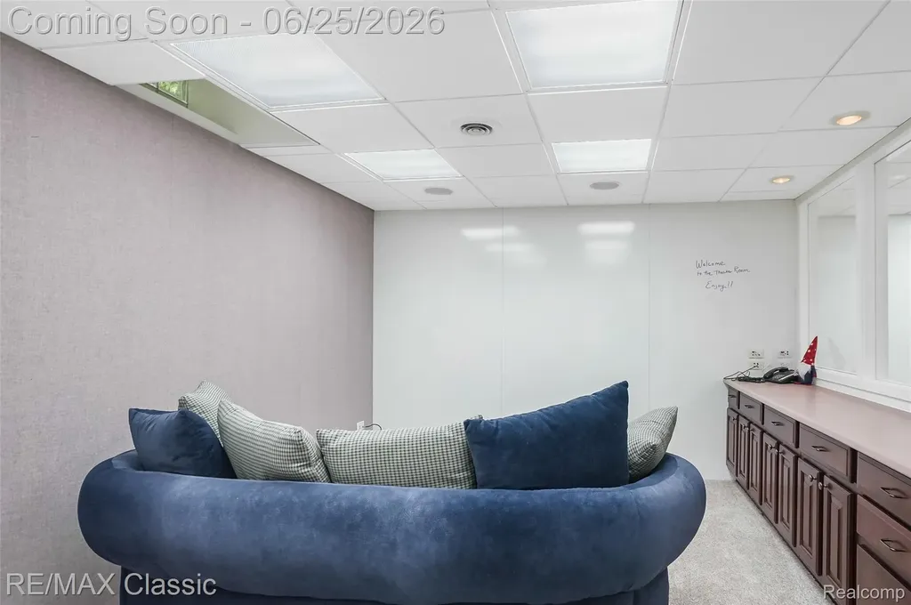 7439 Millwood West Bloomfield Charter Township MI 48322