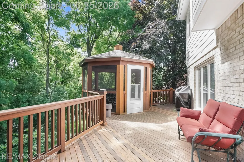 7439 Millwood West Bloomfield Charter Township MI 48322