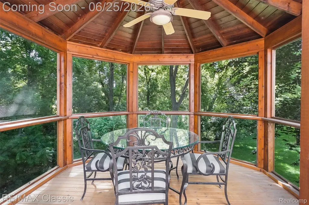 7439 Millwood West Bloomfield Charter Township MI 48322