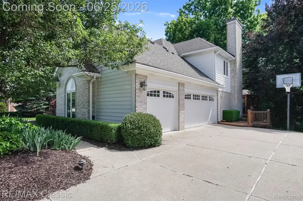 7439 Millwood West Bloomfield Charter Township MI 48322