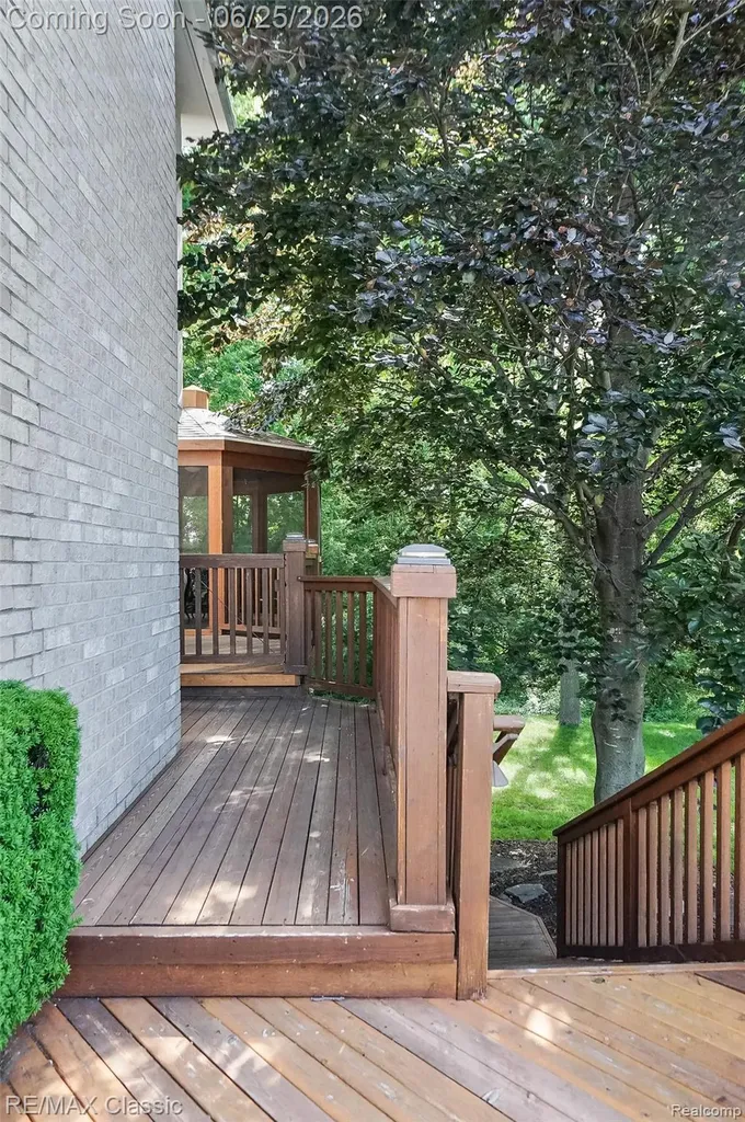 7439 Millwood West Bloomfield Charter Township MI 48322